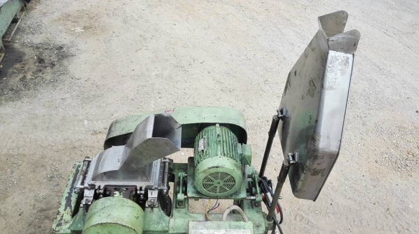 เครื่องบดสับระเอียด HOSOKAWA MICRON JAPAN ห้องบดใบสับเป็นสแตนเลส สภาพใหม่พร้อมใช้งาน.