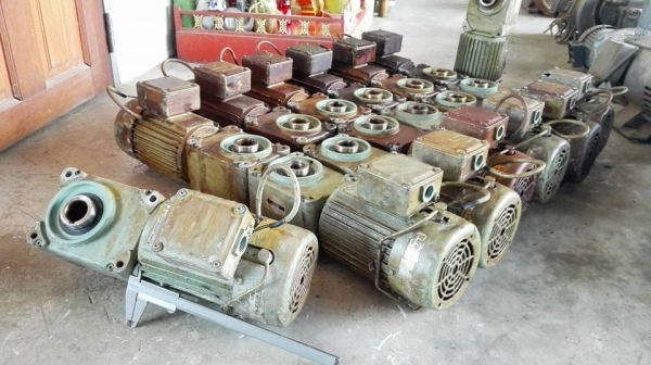 มอเตอร์เกียร์(ซูบากิ) TSUBAKI HYPOID JAPAN  0.5 HP 380V. มีเบรคในตัว ทด 1:50 ความเร็วรอบ 30 RPM.วิ่งเงียบทุกตัวพร้อมใช้