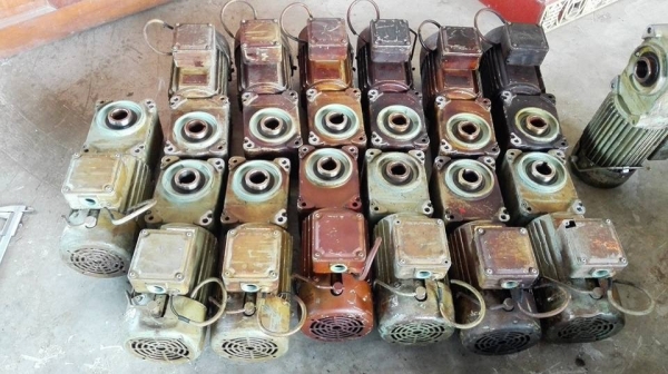 มอเตอร์เกียร์(ซูบากิ) TSUBAKI HYPOID JAPAN  0.5 HP 380V. มีเบรคในตัว ทด 1:50 ความเร็วรอบ 30 RPM.วิ่งเงียบทุกตัวพร้อมใช้