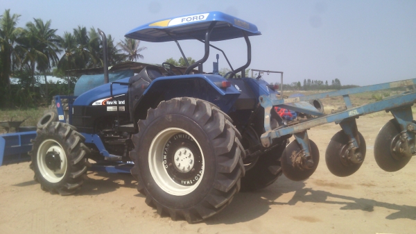 ขายรถไถFORD  NEWHOLLAND  รุ่นTS90  กรองใหญ่เกียกลาง ปั้มรวม  รถปี05 เล่มพร้อมโอน
