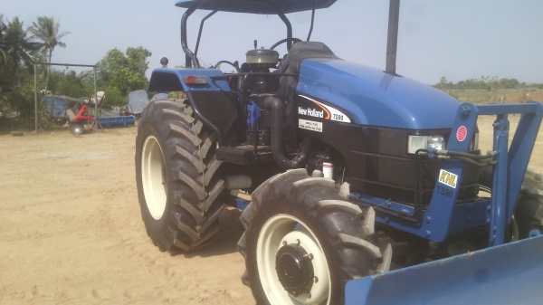 ขายรถไถFORD  NEWHOLLAND  รุ่นTS90  กรองใหญ่เกียกลาง ปั้มรวม  รถปี05 เล่มพร้อมโอน
