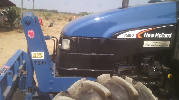 ขายรถไถFORD  NEWHOLLAND  รุ่นTS90  กรองใหญ่เกียกลาง ปั้มรวม  รถปี05 เล่มพร้อมโอน