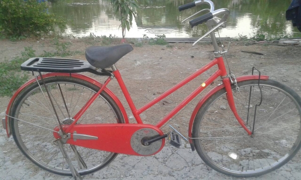 จักรยานสีแดง