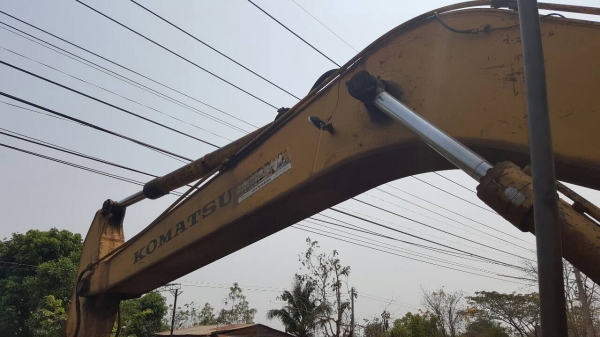 ขาย แบคโฮ KOMATSU PC200-3 คอนโทรลสั้น ช่วงล่างใหม่หมด เครื่องดี ปั้มดี เอวแน่น ทำงานไม่โหลด บูมอาร์มไม่มีดาม ราคาต่อรองได้ครับ