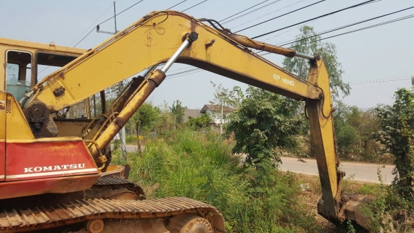 ขาย แบคโฮ KOMATSU PC200-3 คอนโทรลสั้น ช่วงล่างใหม่หมด เครื่องดี ปั้มดี เอวแน่น ทำงานไม่โหลด บูมอาร์มไม่มีดาม ราคาต่อรองได้ครับ