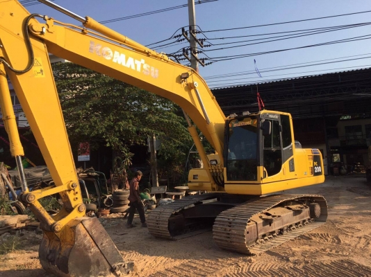 KOMATSU PC200-8MO รถปลายปี 2013 5,xxx ชม. ประกันศูนย์เต็ม ประตัวรถเต็ม สีเดิม รถสวย พร้อมใช้งาน  สนใจติดต่อด่วน 089-0854790