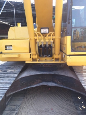 KOMATSU PC200-8MO รถปลายปี 2013 5,xxx ชม. ประกันศูนย์เต็ม ประตัวรถเต็ม สีเดิม รถสวย พร้อมใช้งาน  สนใจติดต่อด่วน 089-0854790