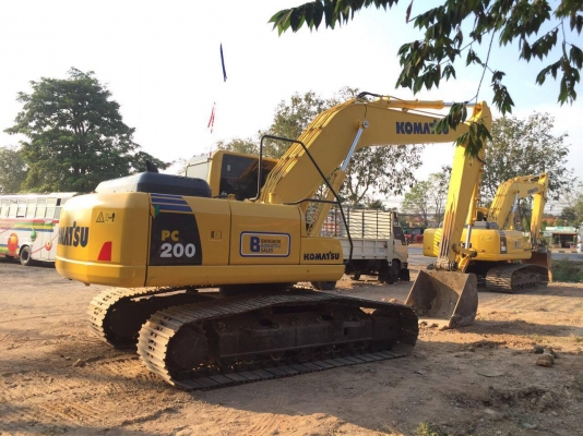 KOMATSU PC200-8MO รถปลายปี 2013 5,xxx ชม. ประกันศูนย์เต็ม ประตัวรถเต็ม สีเดิม รถสวย พร้อมใช้งาน  สนใจติดต่อด่วน 089-0854790