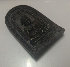 หลวงปู่ทวด หลังอาจารย์ทิม เนื้อนวะโลหะผิวไฟ