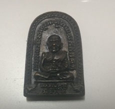 หลวงปู่ทวด หลังอาจารย์ทิม เนื้อนวะโลหะผิวไฟ