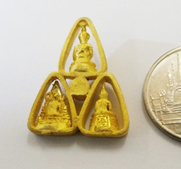 พระแก้วมรกต พระพุทธชินราช พระพุทธโสธร 3มงคล ตรงกลางฝังพลอยเสก เนื้อทองพ่นทราย