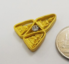 พระแก้วมรกต พระพุทธชินราช พระพุทธโสธร 3มงคล ตรงกลางฝังพลอยเสก เนื้อทองพ่นทราย