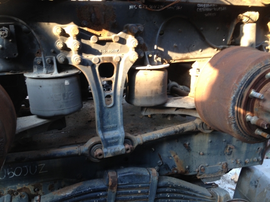 แท่นเพลาท้ายรถบรรทุกถุงลมอีสุสุ ฮีโน่