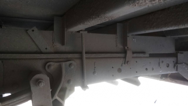 ISUZU NPR 115 HP 4BD1 ปี 35 รถบรรทุกหกล้อตู้แห้ง 3 บานความยาว 4.65 เมตรพร้อมใช้งานได้เลยครับ เครื่องยนต์เดิมๆแรงดี ภายในห้องเก๋งคอนโซลครบพร้อม เกียร์สั้น พวงมาลัยธรรมดา ช่วงล่างแน่นคัชซีสวยมากไม่มีแตกบวมเลยครับ ยาง 8.25 ขอบ 16 สภาพดีประมาณ 65\% พร้อมใช้งาน