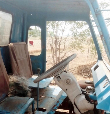 ขายด่วน รถบรรทุกอีแต๋น 4 ล้อ เครื่องยนต์ KUBOTA ET11 - 11 แรง กระบะเกษตรคอกไม้ความยาว 3 เมตรสภาพดีมากครับพร้อมบรรทุกพร้อมใช้งานได้เลย ช่วงล่างแน่นดีคัชซีหน้า 4 ไม่มีผุไม่มีบวม เฟืองท้ายของรถกระบะนิสสัน ยางหน้าขอบ 14 ยางหลังขอบ 15 สภาพดี 60\% พร้อมใช้งาน เอ