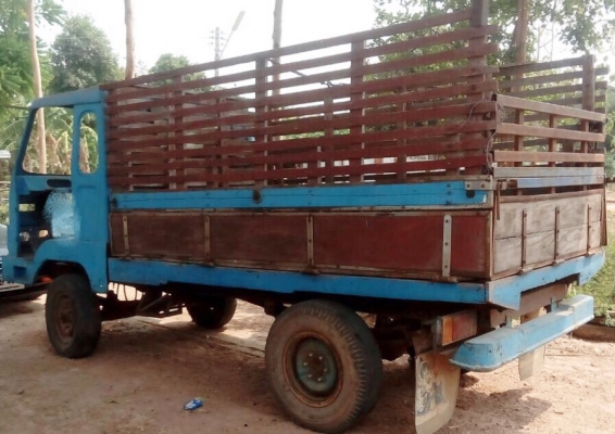 ขายด่วน รถบรรทุกอีแต๋น 4 ล้อ เครื่องยนต์ KUBOTA ET11 - 11 แรง กระบะเกษตรคอกไม้ความยาว 3 เมตรสภาพดีมากครับพร้อมบรรทุกพร้อมใช้งานได้เลย ช่วงล่างแน่นดีคัชซีหน้า 4 ไม่มีผุไม่มีบวม เฟืองท้ายของรถกระบะนิสสัน ยางหน้าขอบ 14 ยางหลังขอบ 15 สภาพดี 60\% พร้อมใช้งาน เอ