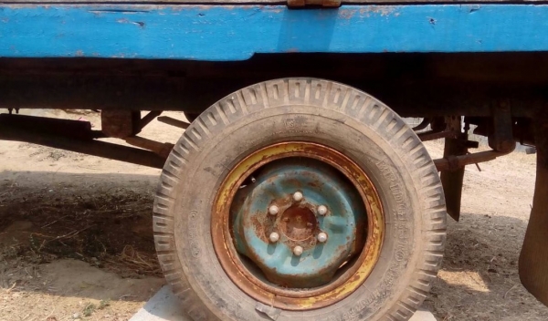 ขายด่วน รถบรรทุกอีแต๋น 4 ล้อ เครื่องยนต์ KUBOTA ET11 - 11 แรง กระบะเกษตรคอกไม้ความยาว 3 เมตรสภาพดีมากครับพร้อมบรรทุกพร้อมใช้งานได้เลย ช่วงล่างแน่นดีคัชซีหน้า 4 ไม่มีผุไม่มีบวม เฟืองท้ายของรถกระบะนิสสัน ยางหน้าขอบ 14 ยางหลังขอบ 15 สภาพดี 60\% พร้อมใช้งาน เอ