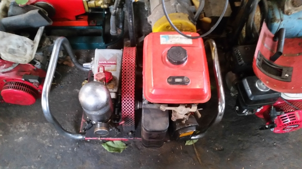 ปั้มฉีดยาพร้อมเครื่อง maruyama เก่าญี่ปุ่น