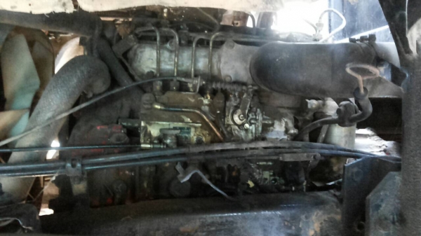 HINO KM 779 - 117 HP WO4D รถบรรทุกหกล้อ กระบะเหล็กคาร์โก้ความยาว 5.50 เมตรพื้นเหล็กสภาพสวยพร้อมบรรทุกได้เลยครับ เครื่องยนต์เดิมๆแรงดีไม่มีแตกเยิ้ม ภายในเก๋งคอนโซลสวยครบ พวงมาลัยธรรมดา เบรคลม ช่วงล่างใหญ่คัชซีสวยมากไม่มีบวม เฟืองท้ายติด F หลังครบ ยาง 8.25