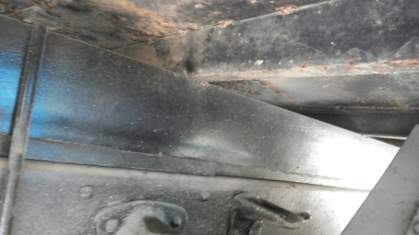 HINO KM 779 - 117 HP WO4D รถบรรทุกหกล้อ กระบะเหล็กคาร์โก้ความยาว 5.50 เมตรพื้นเหล็กสภาพสวยพร้อมบรรทุกได้เลยครับ เครื่องยนต์เดิมๆแรงดีไม่มีแตกเยิ้ม ภายในเก๋งคอนโซลสวยครบ พวงมาลัยธรรมดา เบรคลม ช่วงล่างใหญ่คัชซีสวยมากไม่มีบวม เฟืองท้ายติด F หลังครบ ยาง 8.25