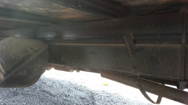 HINO KM 779 - 117 HP WO4D รถบรรทุกหกล้อ กระบะเหล็กคาร์โก้ความยาว 5.50 เมตรพื้นเหล็กสภาพสวยพร้อมบรรทุกได้เลยครับ เครื่องยนต์เดิมๆแรงดีไม่มีแตกเยิ้ม ภายในเก๋งคอนโซลสวยครบ พวงมาลัยธรรมดา เบรคลม ช่วงล่างใหญ่คัชซีสวยมากไม่มีบวม เฟืองท้ายติด F หลังครบ ยาง 8.25