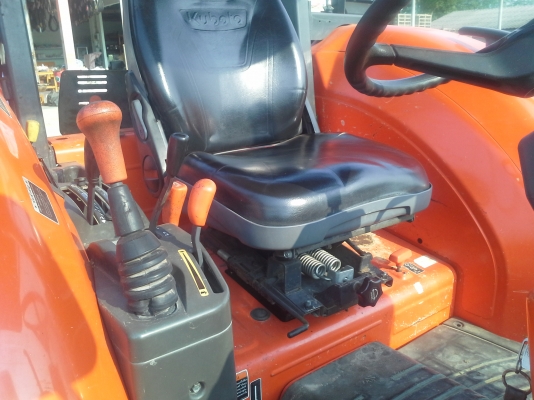 ขาย แทรกเตอร์ KUBOTA M7040 สภาพเดิมๆ ชั่วโมงน้อย  พร้อมลุยงานหนัก