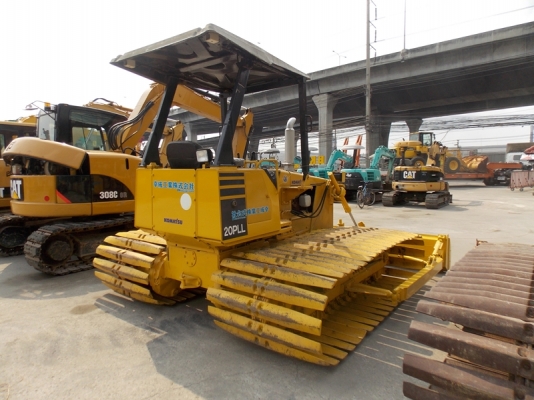 มาอีกแล้ว รถดันKOMATSU แทรคกว้าง 1 เมตร มาอีกแล้ว รถดันKOMATSU แทรคกว้าง 1 เมตร