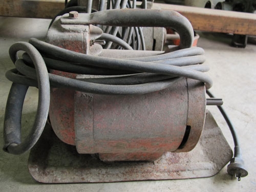 ขายมอเตอร์จี้ปูน2ตัวไม่มีสายจี้ปูน ไฟ220โวลท์พร้อมใช้ ขายมอเตอร์จี้ปูน2ตัวไม่มีสายจี้ปูน ไฟ220โวลท์พร้อมใช้