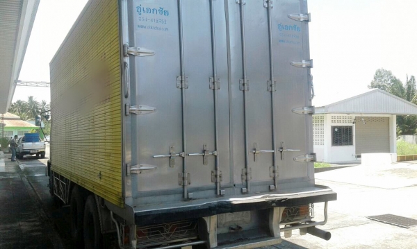 ขาย 10 ล้อ อีซูซุ เดก้า 230 แรง  ยาว 6 ม. ปี 49 ตู้เย็น มีเครื่องทำความเย็น วิ่งน้สภาพดี ตู้สวยจัด พร้อมใช้  จัดแนนท์ได้ครับ สนใจติดต่อ 081-9420141  ,  081-5715326