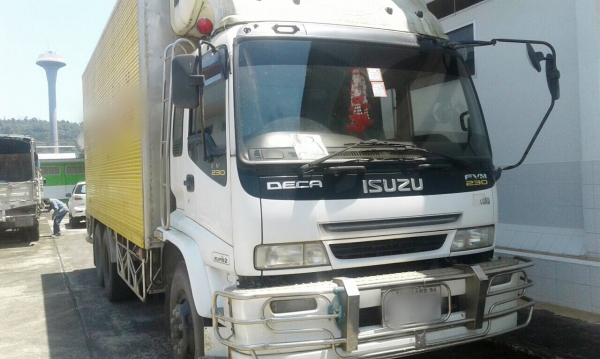 ขาย 10 ล้อ อีซูซุ เดก้า 230 แรง  ยาว 6 ม. ปี 49 ตู้เย็น มีเครื่องทำความเย็น วิ่งน้สภาพดี ตู้สวยจัด พร้อมใช้  จัดแนนท์ได้ครับ สนใจติดต่อ 081-9420141  ,  081-5715326