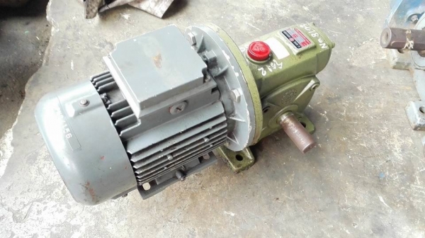 ** ขายแล้วครับ!! ** เกียร์ทด Li ming พร้อมมอเตอร์ 1 HP 380V ทด 1:10 สภาพสวย วิ่งเงียบพร้อมใช้งาน