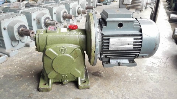 ** ขายแล้วครับ!! ** เกียร์ทด Li ming พร้อมมอเตอร์ 1 HP 380V ทด 1:10 สภาพสวย วิ่งเงียบพร้อมใช้งาน