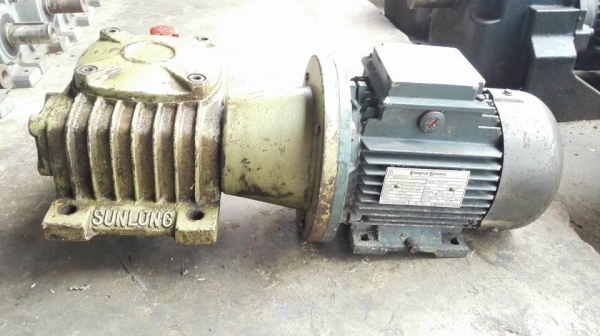 *** Sold *** เกียร์ทดแนวคว่ำ Sun long มอเตอร์ 1 HP 380V ทด 1:20 สภาพสวยวิ่งเงียบพร้อมใช้
