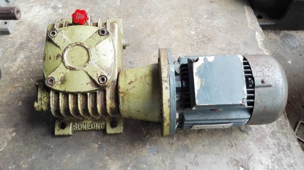 *** Sold *** เกียร์ทดแนวคว่ำ Sun long มอเตอร์ 1 HP 380V ทด 1:20 สภาพสวยวิ่งเงียบพร้อมใช้