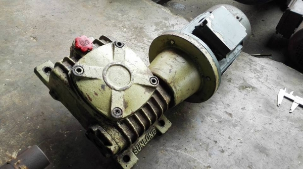 *** Sold *** เกียร์ทดแนวคว่ำ Sun long มอเตอร์ 1 HP 380V ทด 1:20 สภาพสวยวิ่งเงียบพร้อมใช้