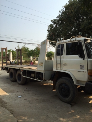 ชายสิบล้อเทลเลอร์บรรทุกรถเกี่ยวข้าวราคาถูกๆ