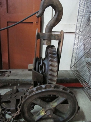 ขายรอกทหารโบราณ รอกมือสาวเหล็กหล่อทั้งตัวแข็งแรงมาก ขายรอกทหารโบราณ รอกมือสาวเหล็กหล่อทั้งตัวแข็งแรงมาก