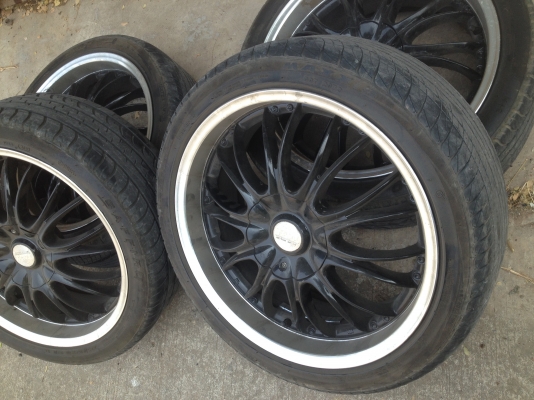ขายล้อแม็ก ขอบ 18 5 รู 114 พร้อมยาง 225/40/18