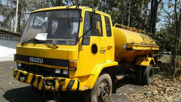 ขายรถน้ำISUZU  FTR165แรงสภาพสวยพร้อมใช้ สนใจติดต่อคุณอ๊อฟ พิจิตร 086-737-9991