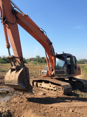 ขายHITACHI ZX200-5G 11000h อิมวอย สภาพสวยพร้อมใช้ ติดต่อได้ คุณอ๊อฟ พิจิตร 086-737-9991