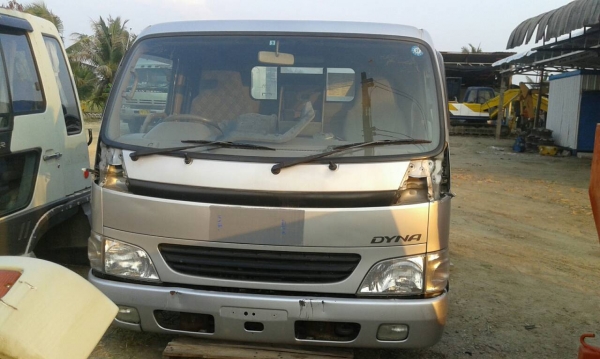 ขายหัวเก๋ง TOYOTA DYNA ขนาดกลาง สำหรับใส่รถ 6 ล้อกลาง 350-400 ราคา 75,000 บาท