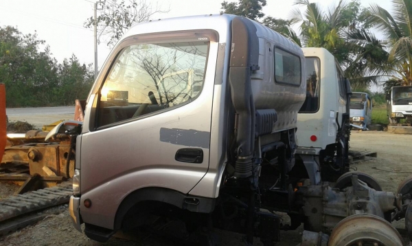 ขายหัวเก๋ง TOYOTA DYNA ขนาดกลาง สำหรับใส่รถ 6 ล้อกลาง 350-400 ราคา 75,000 บาท