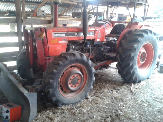 ขายรถไถคูโบต้า 8030  พร้อมอุปกรณ์ ใบมีดดันหน้า ผาน 6 สภาพเดิมมากไม่โทรม พร้อมลุย