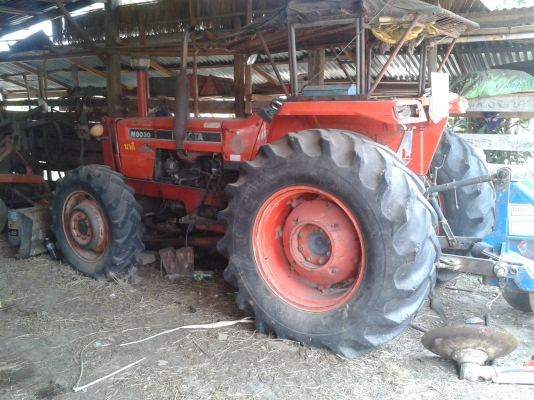 ขายรถไถคูโบต้า 8030  พร้อมอุปกรณ์ ใบมีดดันหน้า ผาน 6 สภาพเดิมมากไม่โทรม พร้อมลุย