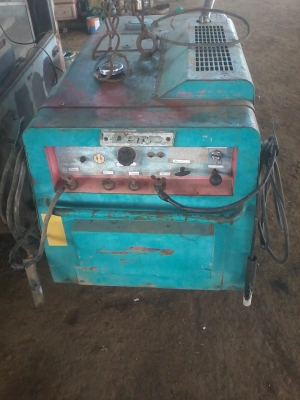 ตู้เชื่อมสนามพร้อมเครื่องปั่นไฟ DENYO  เครื่องยนต์ดีเซล จำนวน 3  สูบ ไฟขนาด 200  โวลต์ สามารถนำไปใช้เชื่อมภาคสนามในจุดที่ไม่มีไฟฟ้าและปั่นไฟขนาด 120 โวลต์ ได้ ราคา 36,000 บาท