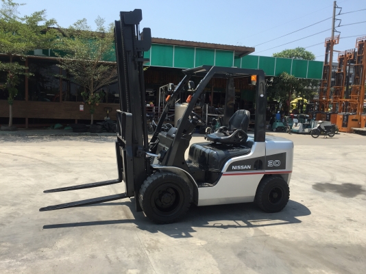 รถยกนิสสัน 3 ตัน เครื่องดีเซล เกียร์ออโต้ ใช้งานมาแค่ 6000 ช.ม. รถยกนิสสัน 3 ตัน เครื่องดีเซล เกียร์ออโต้ ใช้งานมาแค่ 6000 ช.ม.