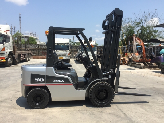 รถยกนิสสัน 3 ตัน เครื่องดีเซล เกียร์ออโต้ ใช้งานมาแค่ 6000 ช.ม. รถยกนิสสัน 3 ตัน เครื่องดีเซล เกียร์ออโต้ ใช้งานมาแค่ 6000 ช.ม.