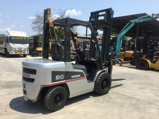 รถยกนิสสัน 3 ตัน เครื่องดีเซล เกียร์ออโต้ ใช้งานมาแค่ 6000 ช.ม. รถยกนิสสัน 3 ตัน เครื่องดีเซล เกียร์ออโต้ ใช้งานมาแค่ 6000 ช.ม.