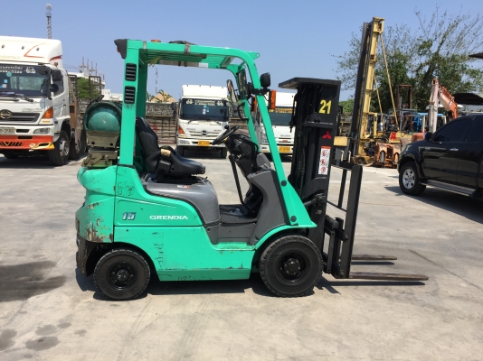 รถยกมิตซูบิชิ 1.5 ตัน เสาสูง 4 เมตรเข้าตู้มีงาสไลด์ เครื่องเบนซินติดแก๊สเกียร์ธรรมดา