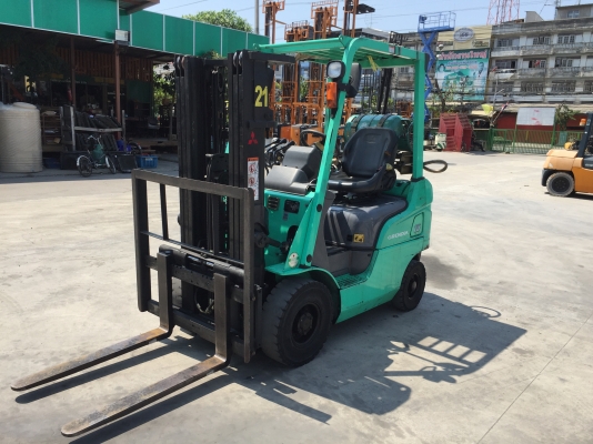 รถยกมิตซูบิชิ 1.5 ตัน เสาสูง 4 เมตรเข้าตู้มีงาสไลด์ เครื่องเบนซินติดแก๊สเกียร์ธรรมดา